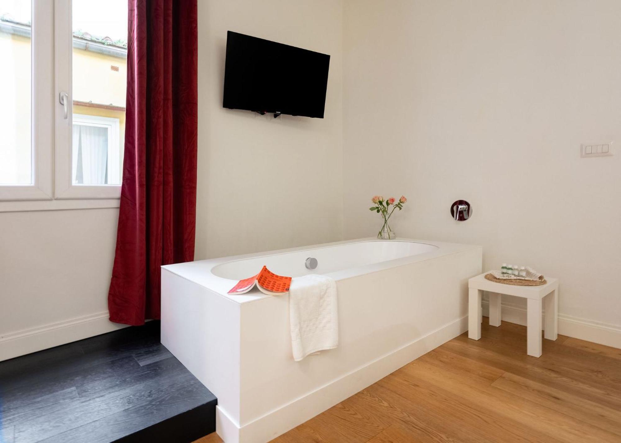 Tb-One Bedroom Luxury Apartment In The Fashion District ฟลอเรนซ์ ภายนอก รูปภาพ